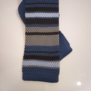 Knit tie